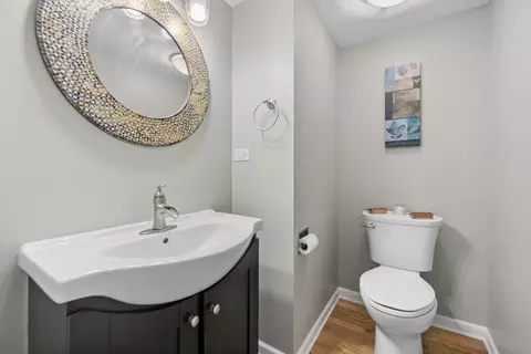 Bath - 4388 Lincoln Ct, Rolling Meadows, IL 60008 photo 1 of 3
