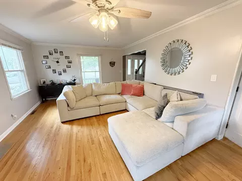 Living - 4388 Lincoln Ct, Rolling Meadows, IL 60008 photo 4 of 5