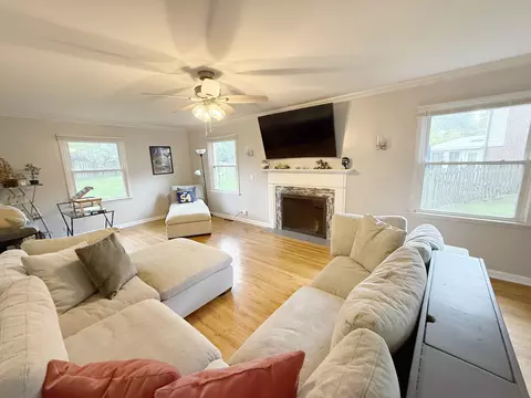 Living - 4388 Lincoln Ct, Rolling Meadows, IL 60008 photo 5 of 5