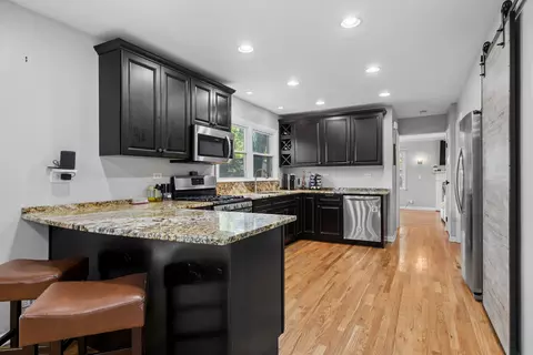 Kitchen - 4388 Lincoln Ct, Rolling Meadows, IL 60008 photo 5 of 5