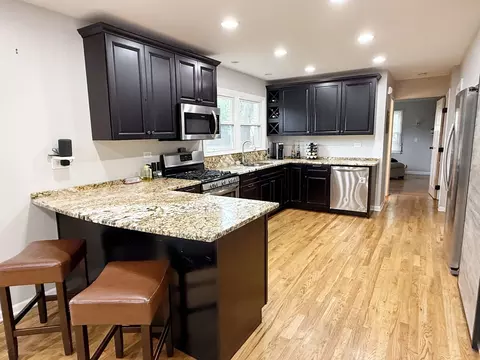 Kitchen - 4388 Lincoln Ct, Rolling Meadows, IL 60008 photo 2 of 5