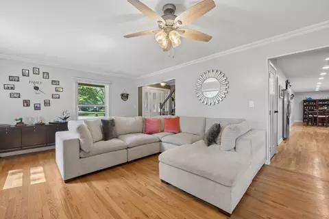Living - 4388 Lincoln Ct, Rolling Meadows, IL 60008 photo 2 of 5