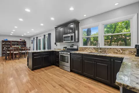 Kitchen - 4388 Lincoln Ct, Rolling Meadows, IL 60008 photo 4 of 5