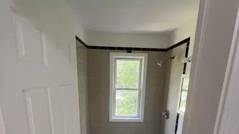 Bath - 650 E 105th Pl, Chicago, IL 60628 photo 2 of 3