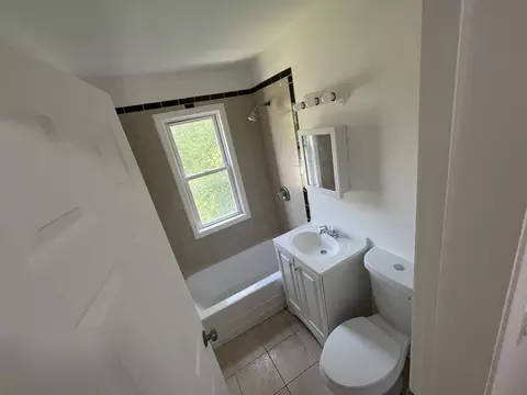 Bath - 650 E 105th Pl, Chicago, IL 60628 photo 1 of 3