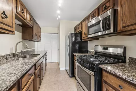 1781 Raleigh Ln, Hoffman Estates, IL 60169 photo 8