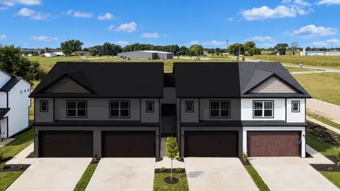 5198 Polster Pl, Bettendorf, IA 52722