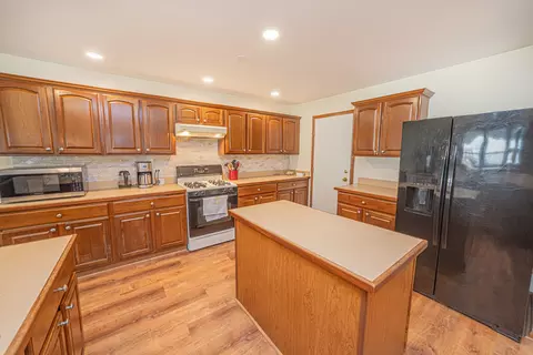 Kitchen - 24207 Cedar Creek Ln, Plainfield, IL 60586 photo 3 of 3