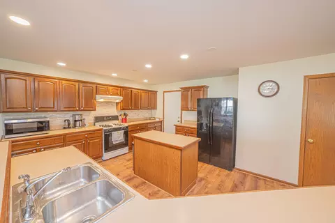 Kitchen - 24207 Cedar Creek Ln, Plainfield, IL 60586 photo 2 of 3