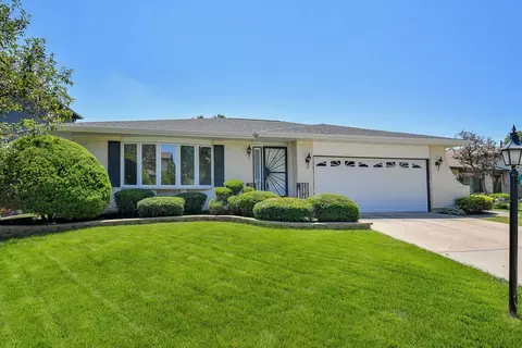 1071 Robey Ave, Downers Grove, IL 60516
