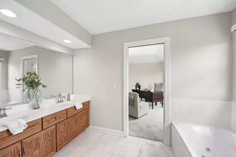 Bath - 2214 Keim Dr, Aurora, IL 60503 photo 5 of 6