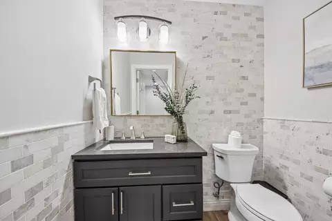 Bath - 2214 Keim Dr, Aurora, IL 60503 photo 1 of 6