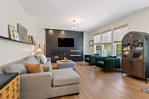 Living - 308 Buffalo Dr, Elgin, IL 60124 photo 1 of 4