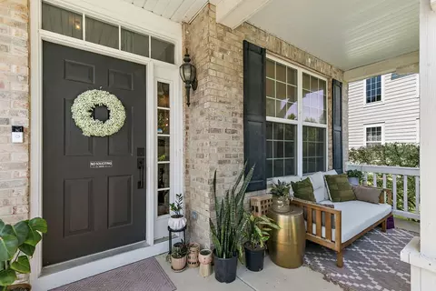 Exterior - 308 Buffalo Dr, Elgin, IL 60124 photo 3 of 10