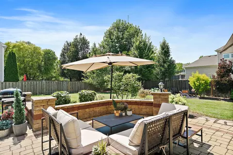 Exterior - 308 Buffalo Dr, Elgin, IL 60124 photo 6 of 10