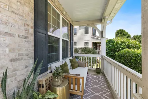 Exterior - 308 Buffalo Dr, Elgin, IL 60124 photo 4 of 10