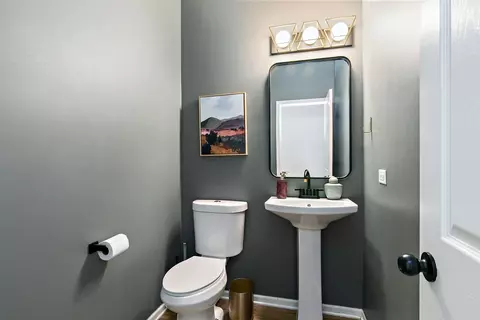 Bath - 308 Buffalo Dr, Elgin, IL 60124 photo 1 of 5