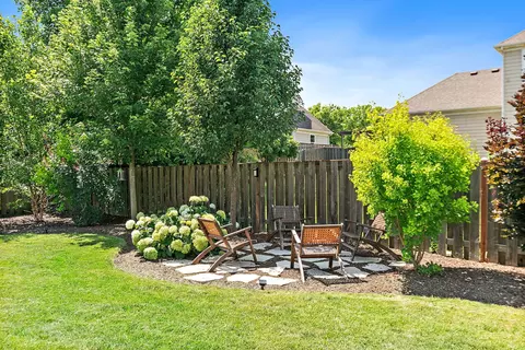 Exterior - 308 Buffalo Dr, Elgin, IL 60124 photo 7 of 10