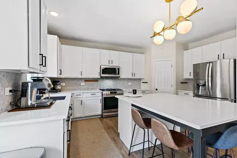 Kitchen - 308 Buffalo Dr, Elgin, IL 60124 photo 2 of 4