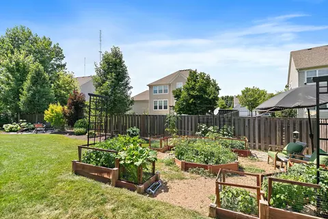 Exterior - 308 Buffalo Dr, Elgin, IL 60124 photo 9 of 10