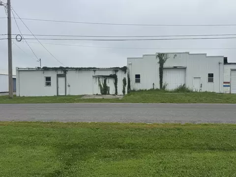 Other - 121 E Railroad St, Flora, IL 62839 photo 10 of 11