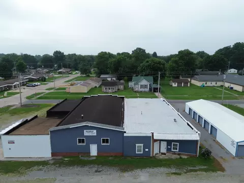Other - 121 E Railroad St, Flora, IL 62839 photo 7 of 11