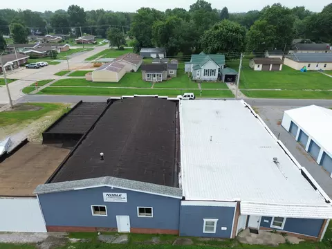 View/Area - 121 E Railroad St, Flora, IL 62839 photo 2 of 2