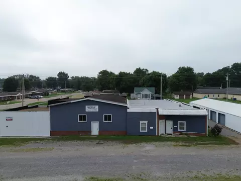 Other - 121 E Railroad St, Flora, IL 62839 photo 8 of 11