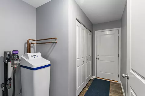 Entry Way - 1154 Kingsmill Dr, Algonquin, IL 60102 photo 3 of 4
