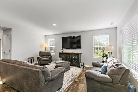 Living - 1154 Kingsmill Dr, Algonquin, IL 60102 photo 2 of 2