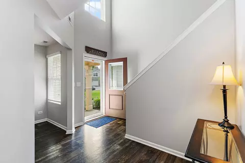 Entry Way - 1154 Kingsmill Dr, Algonquin, IL 60102 photo 2 of 4