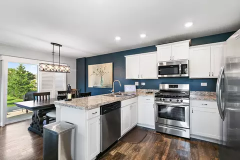 Kitchen - 1154 Kingsmill Dr, Algonquin, IL 60102 photo 1 of 2