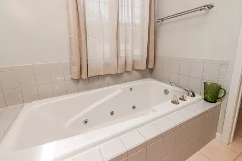 Bath - 36 Edgewood Ln N, Centralia, IL 62801 photo 5 of 7