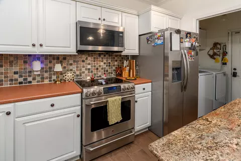 Kitchen - 36 Edgewood Ln N, Centralia, IL 62801 photo 4 of 6