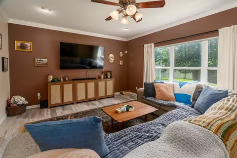 Living - 36 Edgewood Ln N, Centralia, IL 62801 photo 3 of 3