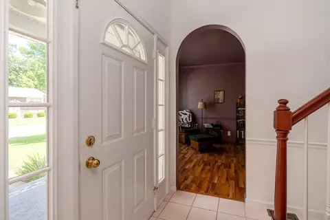 Entry Way - 36 Edgewood Ln N, Centralia, IL 62801 photo 1 of 4