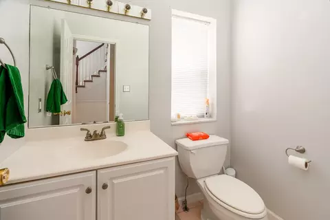 Bath - 36 Edgewood Ln N, Centralia, IL 62801 photo 1 of 7