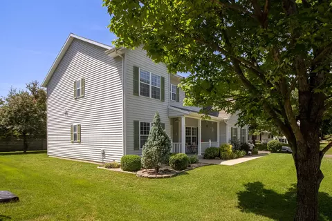 Exterior - 36 Edgewood Ln N, Centralia, IL 62801 photo 2 of 6