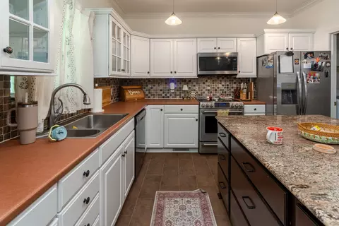 Kitchen - 36 Edgewood Ln N, Centralia, IL 62801 photo 3 of 6