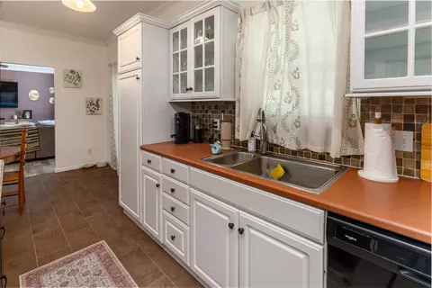 Kitchen - 36 Edgewood Ln N, Centralia, IL 62801 photo 5 of 6