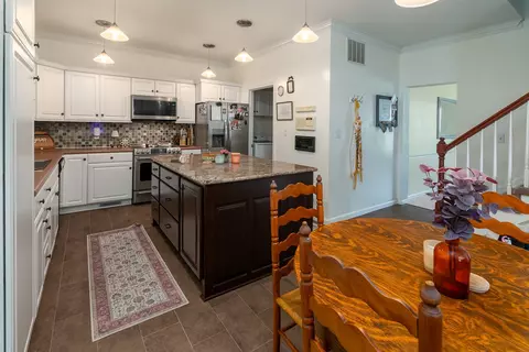 Kitchen - 36 Edgewood Ln N, Centralia, IL 62801 photo 2 of 6