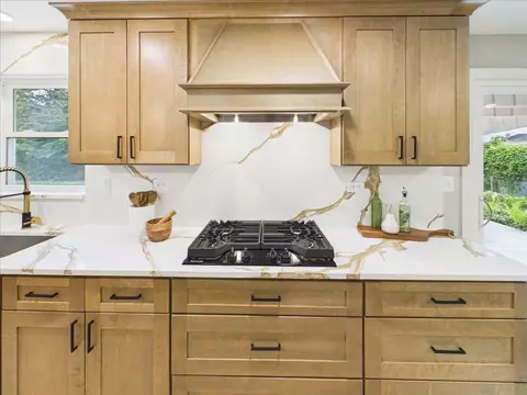 Kitchen - 1504 Pfingsten Rd, Glenview, IL 60025 photo 6 of 8