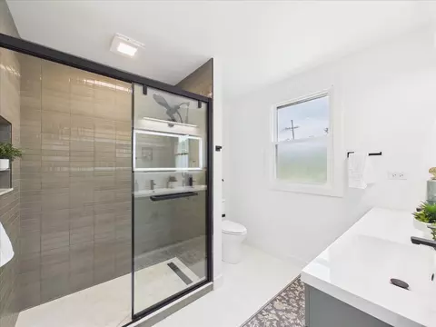 Bath - 1504 Pfingsten Rd, Glenview, IL 60025 photo 6 of 8