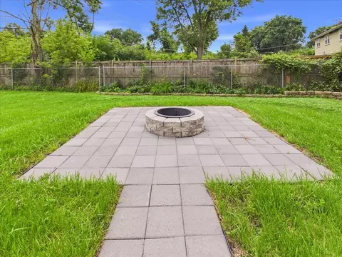 Exterior - 1504 Pfingsten Rd, Glenview, IL 60025 photo 5 of 5