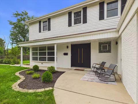 Exterior - 1504 Pfingsten Rd, Glenview, IL 60025 photo 2 of 5