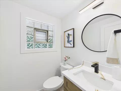 Bath - 1504 Pfingsten Rd, Glenview, IL 60025 photo 1 of 8