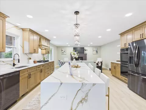 Kitchen - 1504 Pfingsten Rd, Glenview, IL 60025 photo 3 of 8