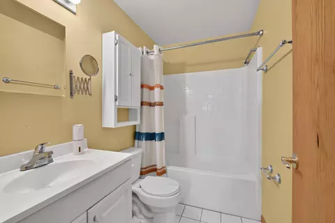Bath - 21316 Douglas Ln, Plainfield, IL 60544 photo 3 of 3