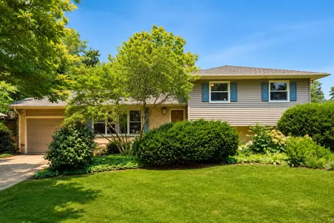 742 E Baldwin Rd, Palatine, IL 60074