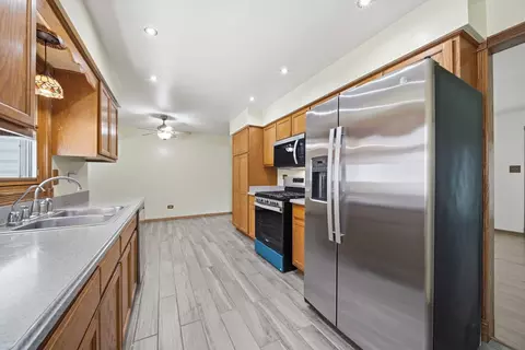 Kitchen - 2417 Joe Adler Dr, Plainfield, IL 60586 photo 4 of 4